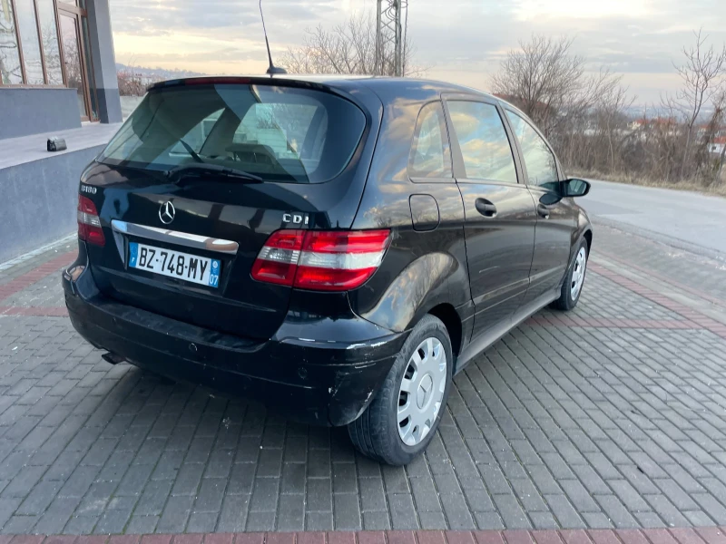 Mercedes-Benz B 180 Външни забележки, снимка 4 - Автомобили и джипове - 48766222