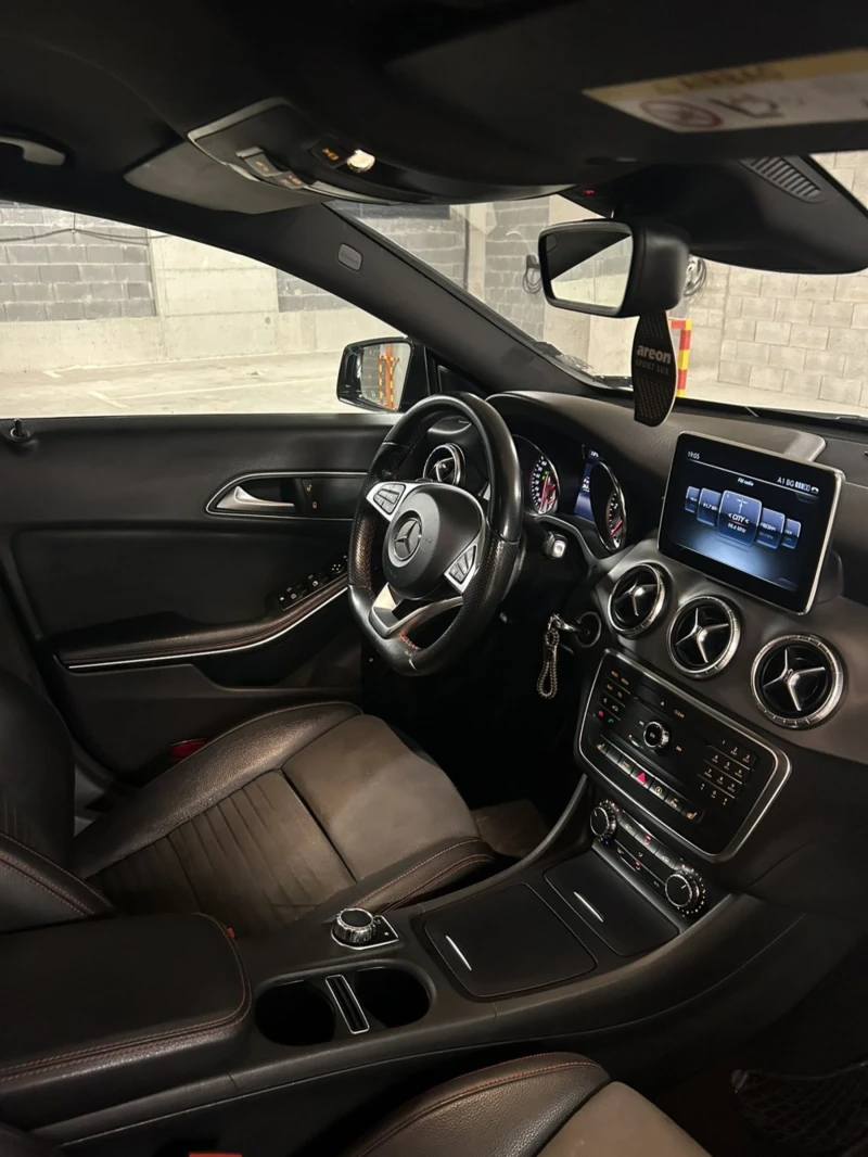 Mercedes-Benz CLA 220 AMG, снимка 12 - Автомобили и джипове - 49306303