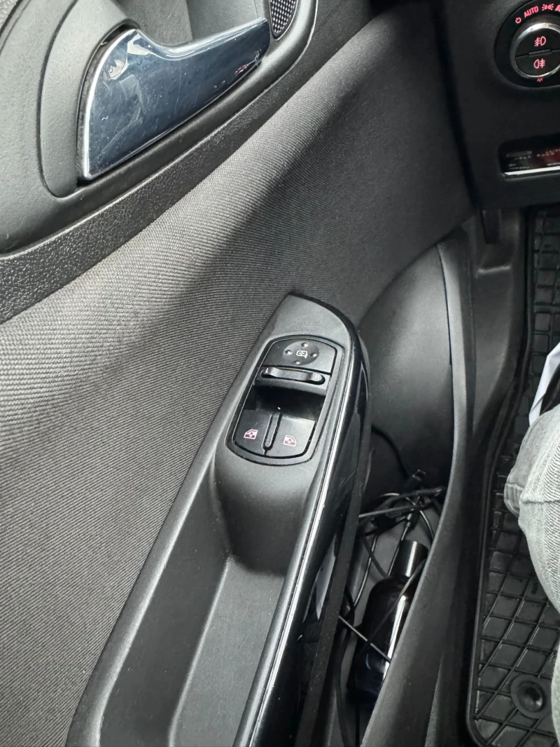 Opel Corsa 1.3cdti, снимка 12 - Автомобили и джипове - 52468137