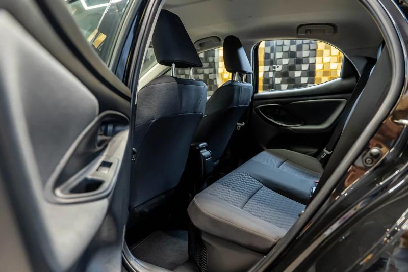 Toyota Yaris 1.5 Hybrid, снимка 12 - Автомобили и джипове - 52468121