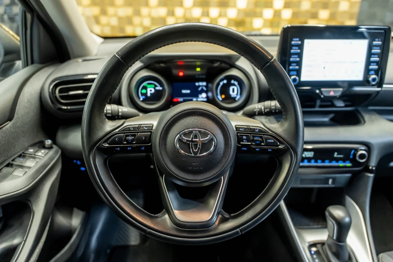 Toyota Yaris 1.5 Hybrid, снимка 15 - Автомобили и джипове - 52468121