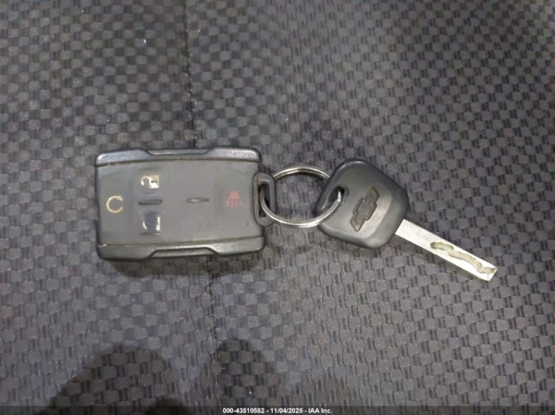 Chevrolet Silverado 5.3L V-8 DI, VVT, 355HP 4X4 Drive, снимка 3 - Автомобили и джипове - 53052524