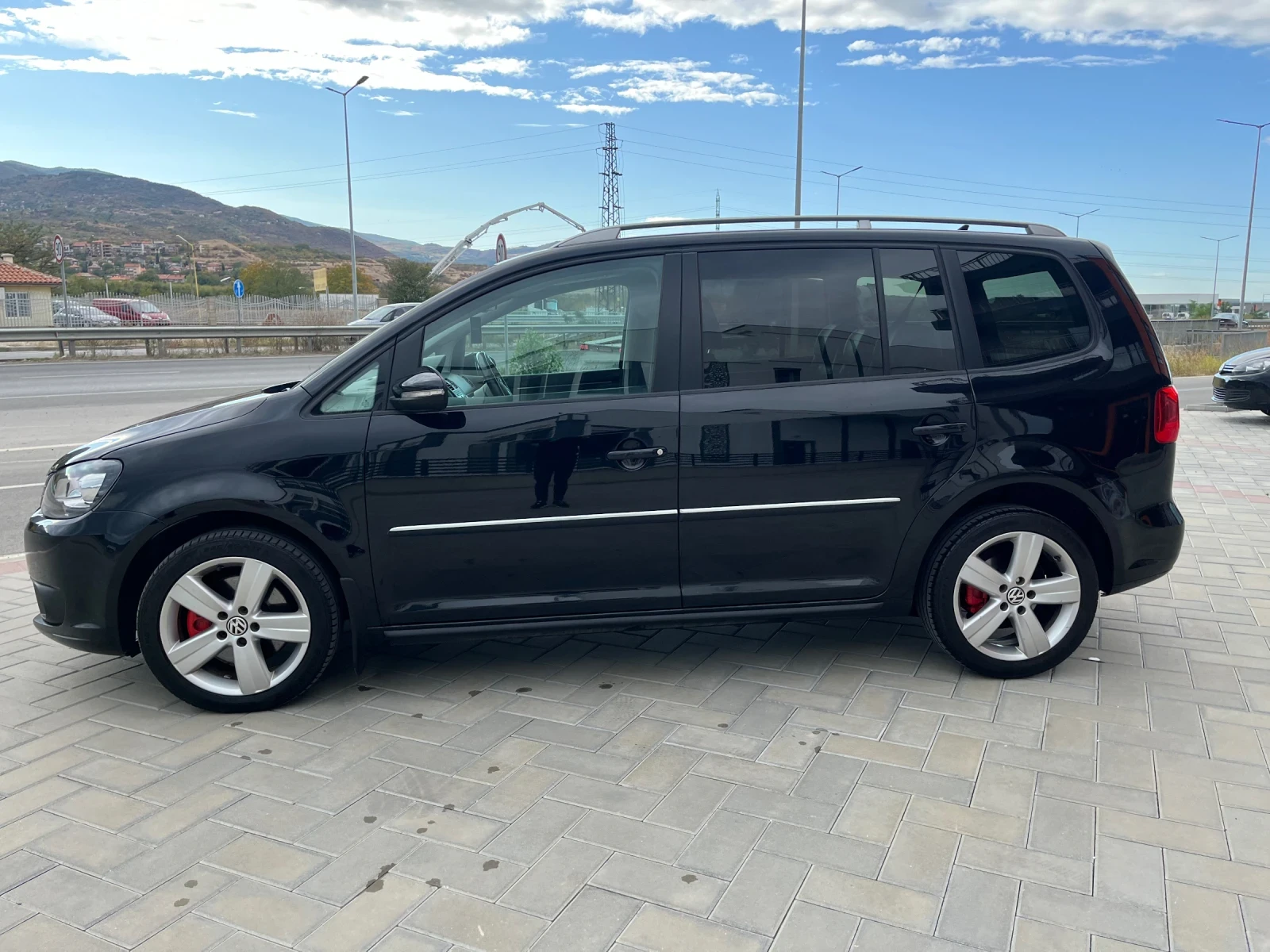 VW Touran 2.0TDI - изображение 6