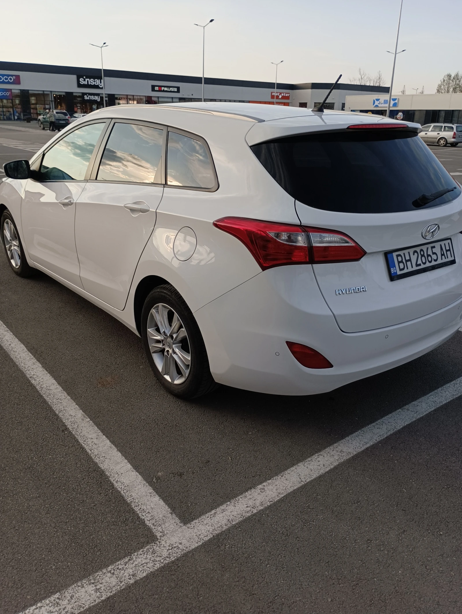 Hyundai I30 1.4 crdi Платено всичко + каско. - изображение 7