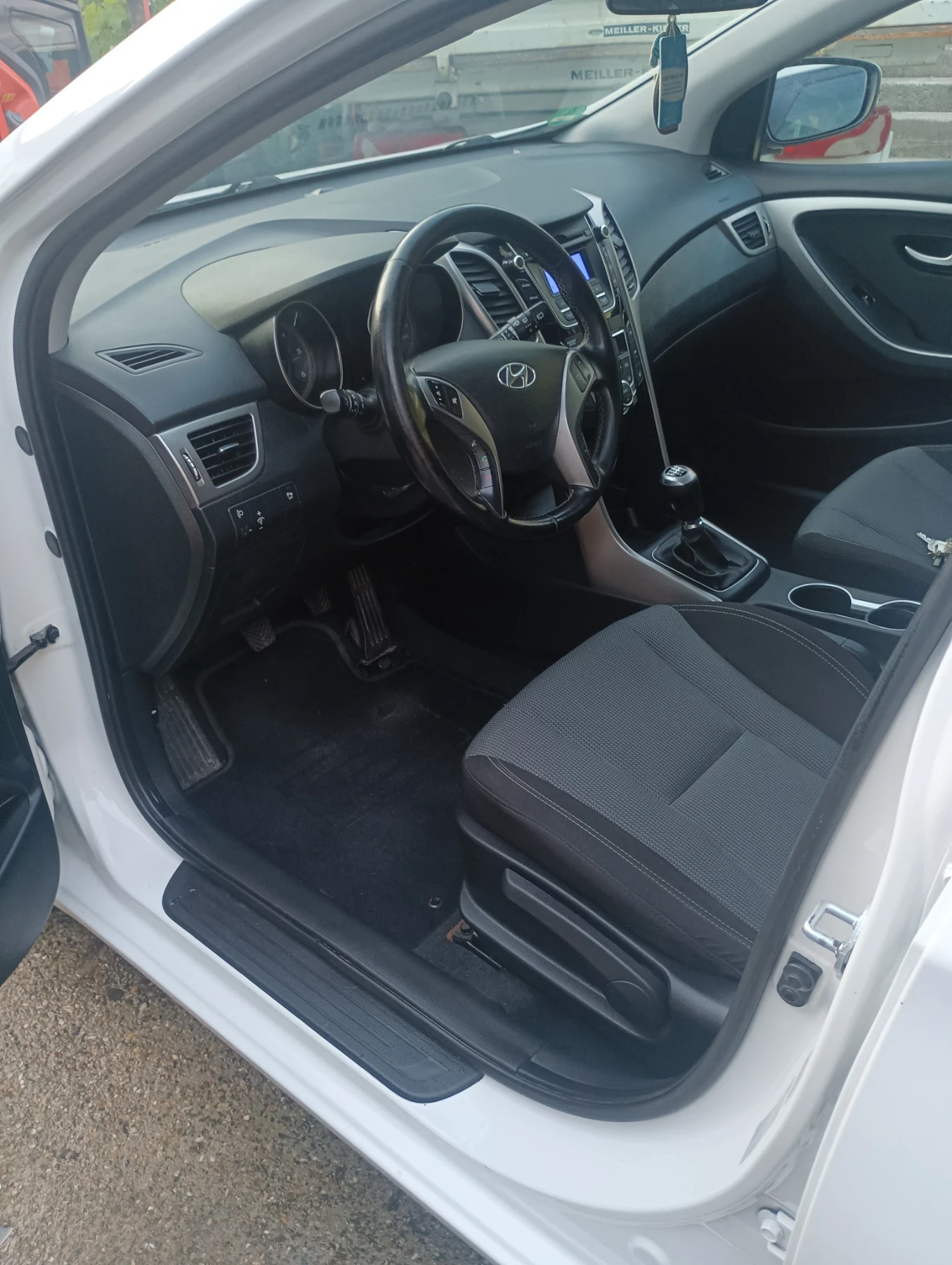 Hyundai I30 1.4 crdi Платено всичко + каско. - изображение 10