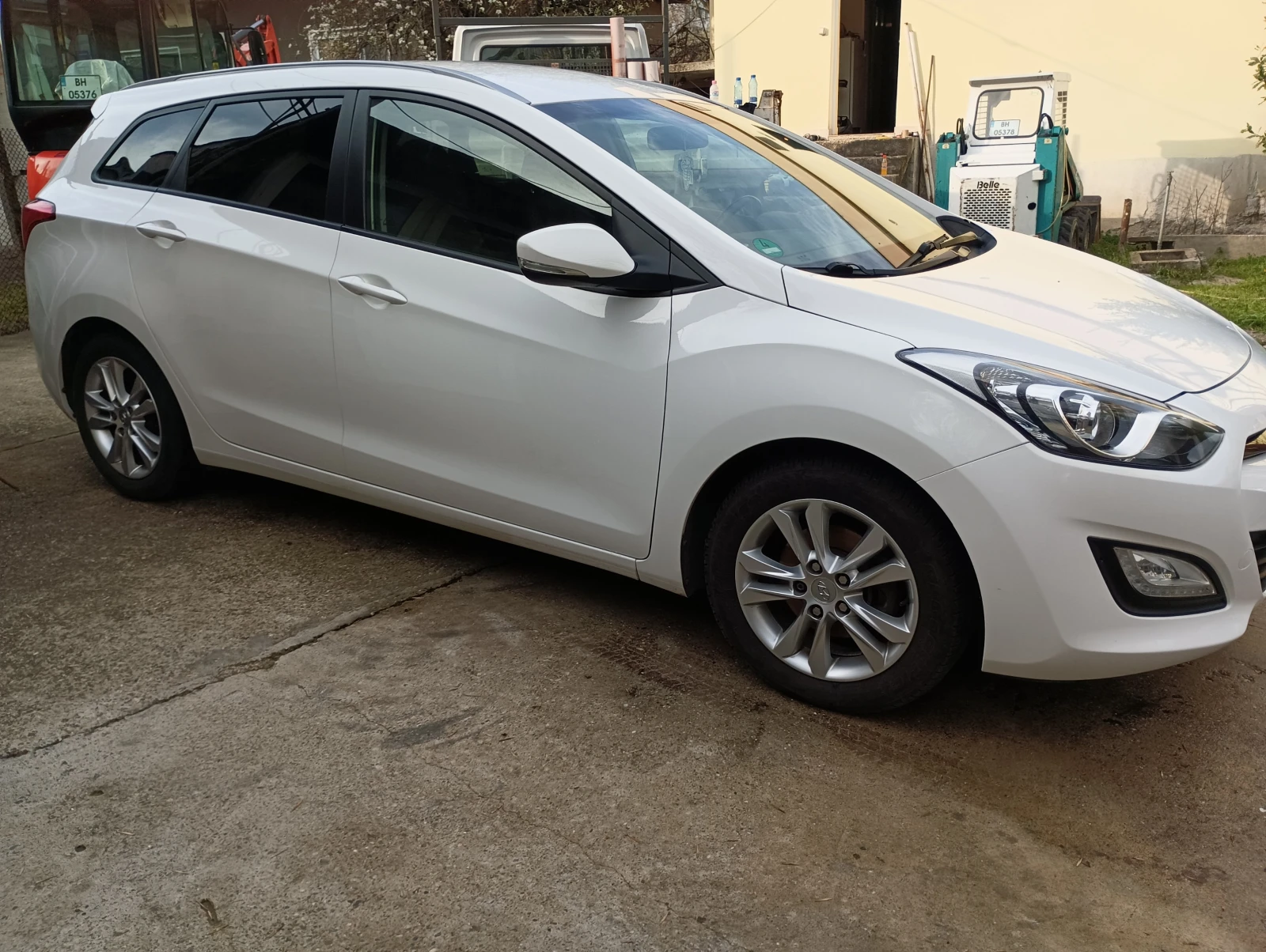 Hyundai I30 1.4 crdi Платено всичко + каско. - изображение 4