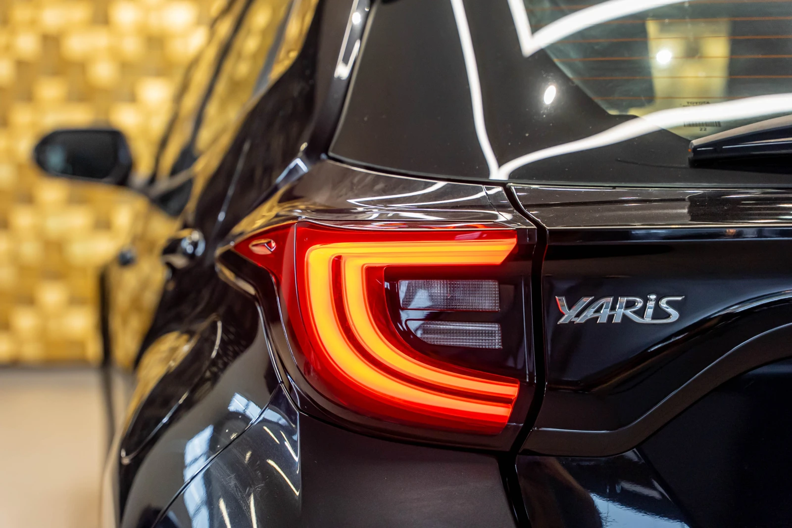 Toyota Yaris 1.5 Hybrid - изображение 6