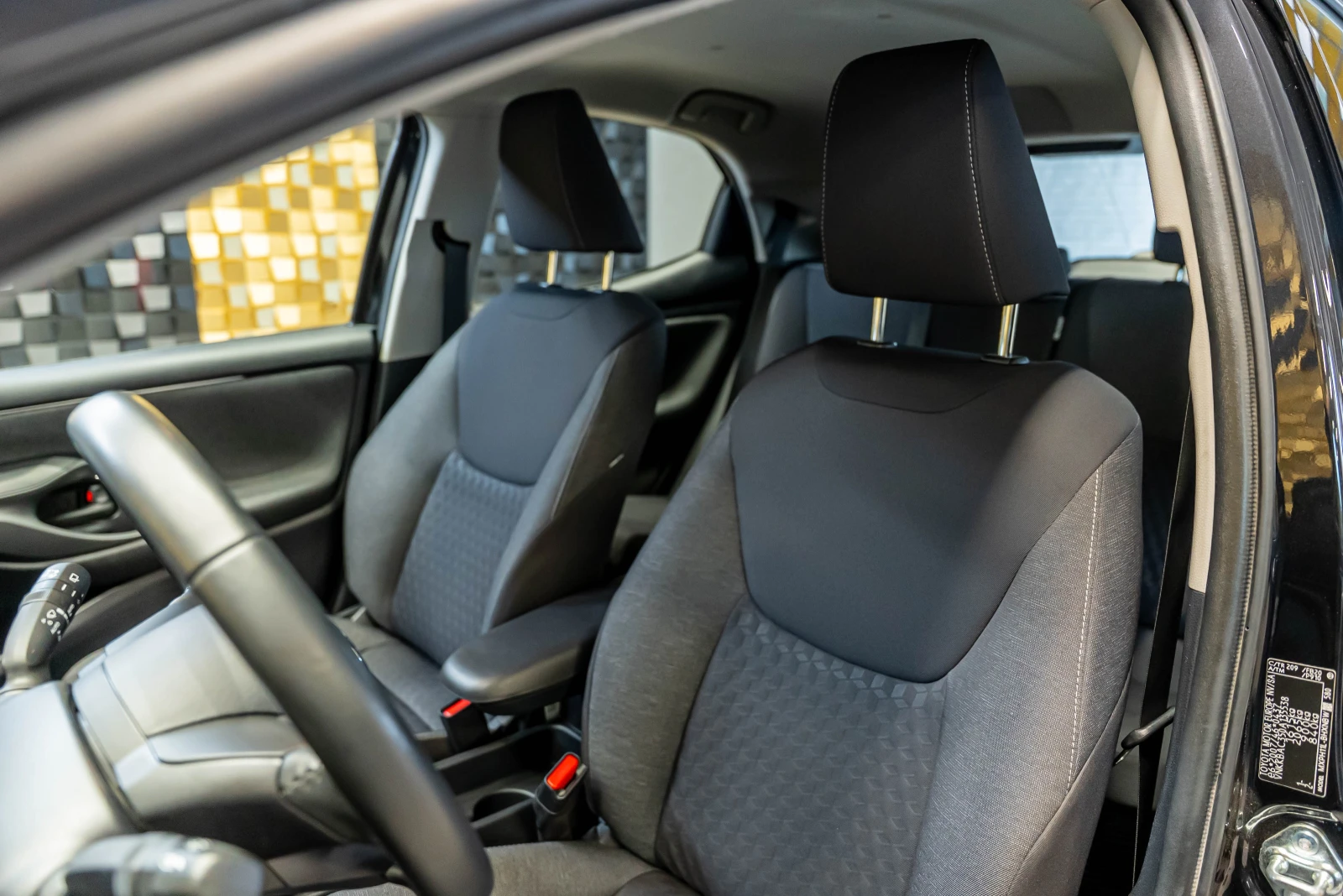 Toyota Yaris 1.5 Hybrid - изображение 10