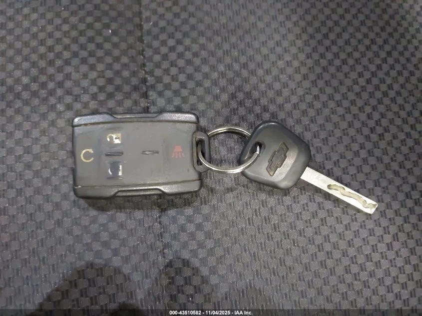 Chevrolet Silverado 5.3L V-8 DI, VVT, 355HP 4X4 Drive - изображение 3