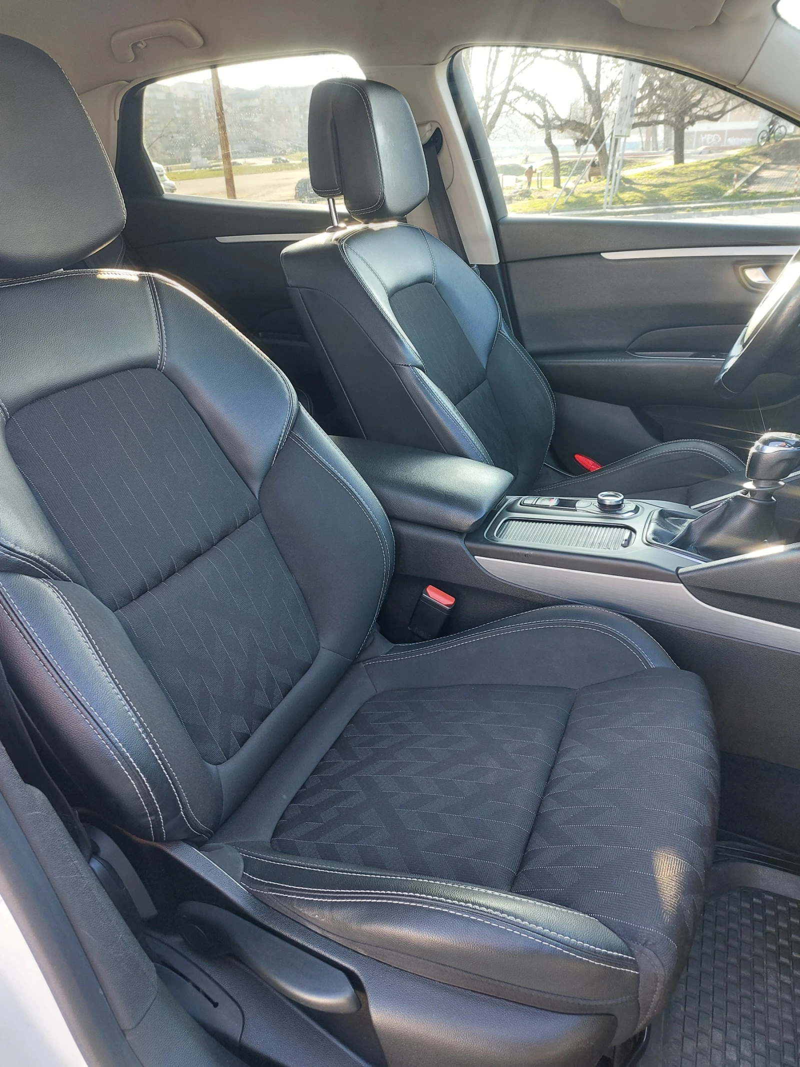 Renault Talisman 1.7 dCi 120к.с, снимка 15 - Автомобили и джипове - 53713799