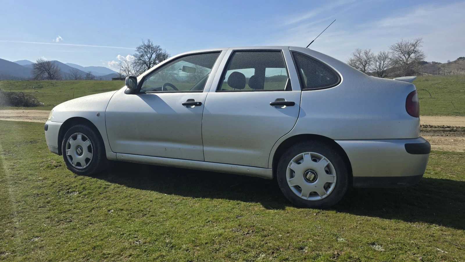 Seat Cordoba, снимка 3 - Автомобили и джипове - 53755859