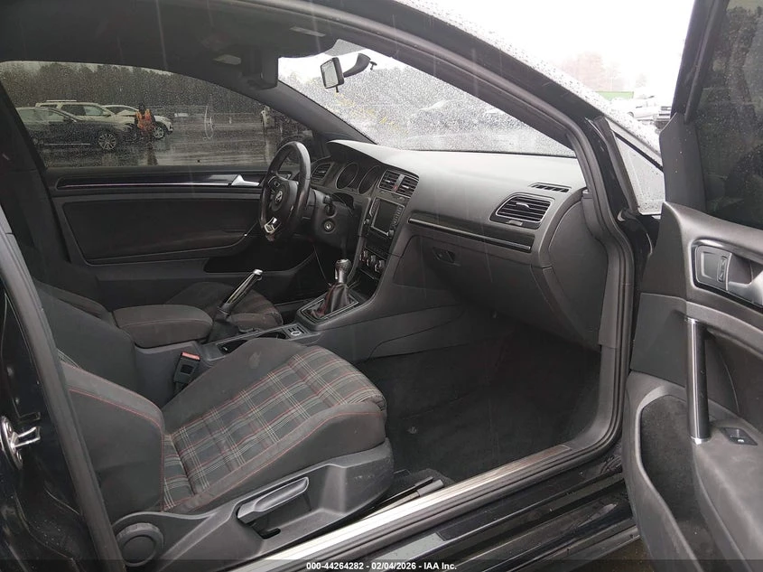 VW Golf * Gti S* , снимка 5 - Автомобили и джипове - 54049783