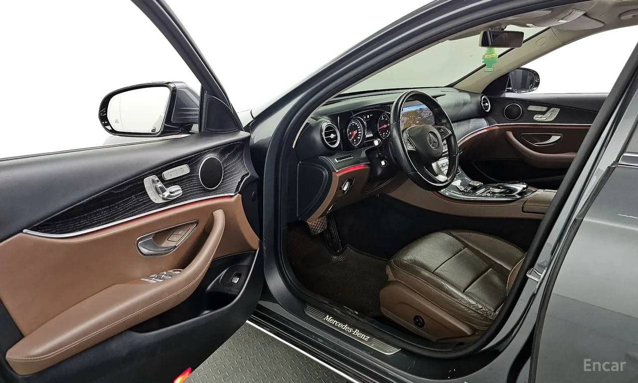 Mercedes-Benz E 220, снимка 9 - Автомобили и джипове - 54562460