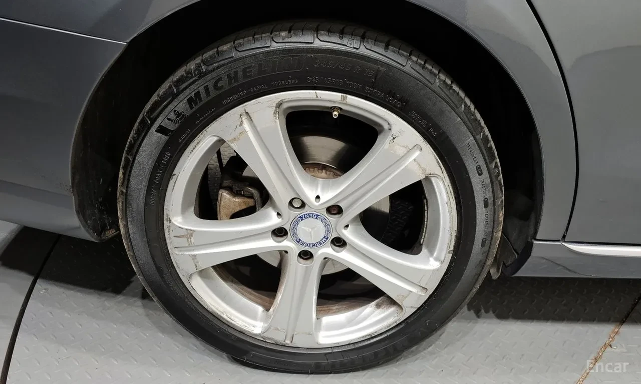 Mercedes-Benz E 220, снимка 5 - Автомобили и джипове - 54562460