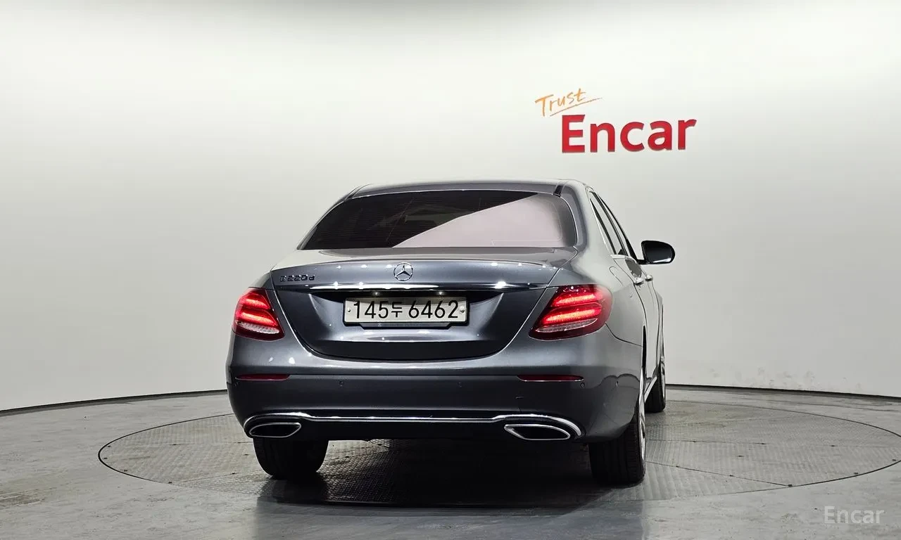 Mercedes-Benz E 220, снимка 4 - Автомобили и джипове - 54562460