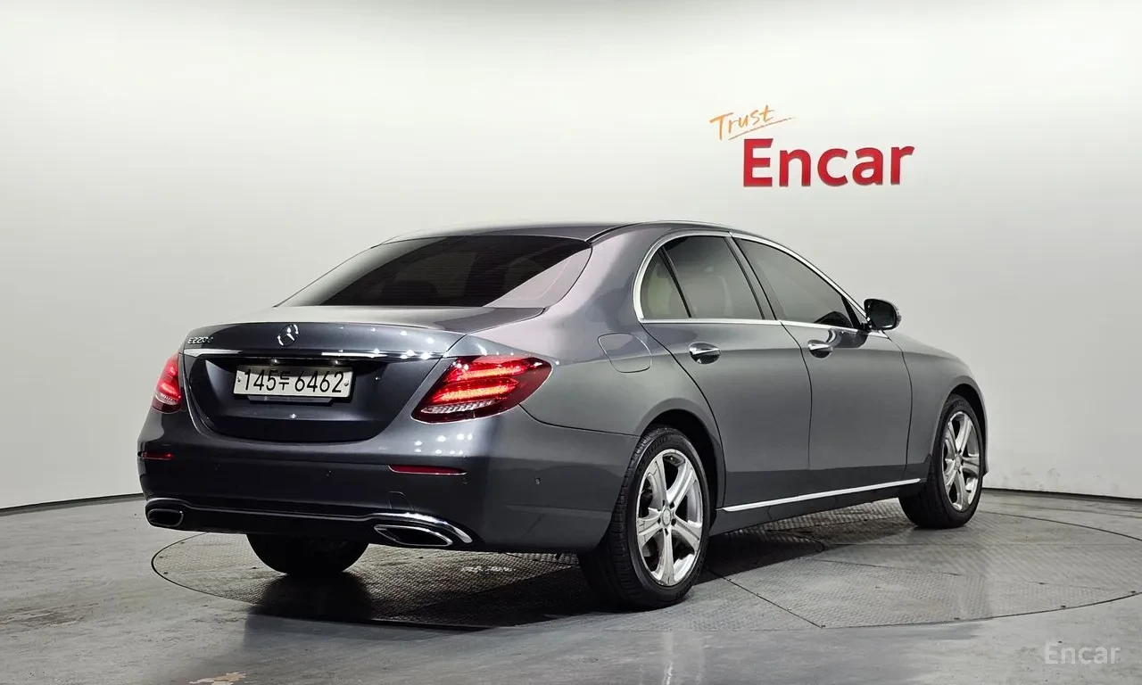 Mercedes-Benz E 220, снимка 3 - Автомобили и джипове - 54562460