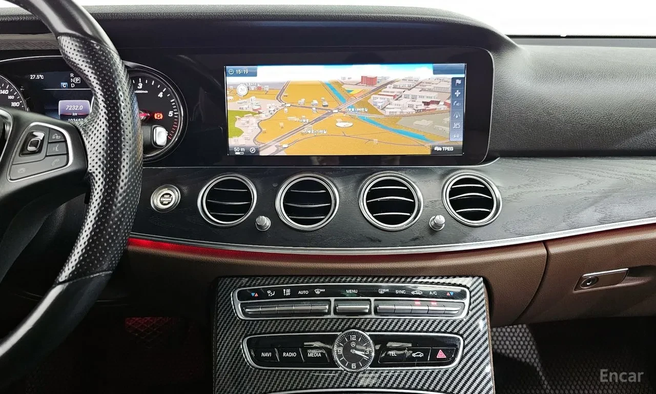 Mercedes-Benz E 220, снимка 13 - Автомобили и джипове - 54562460