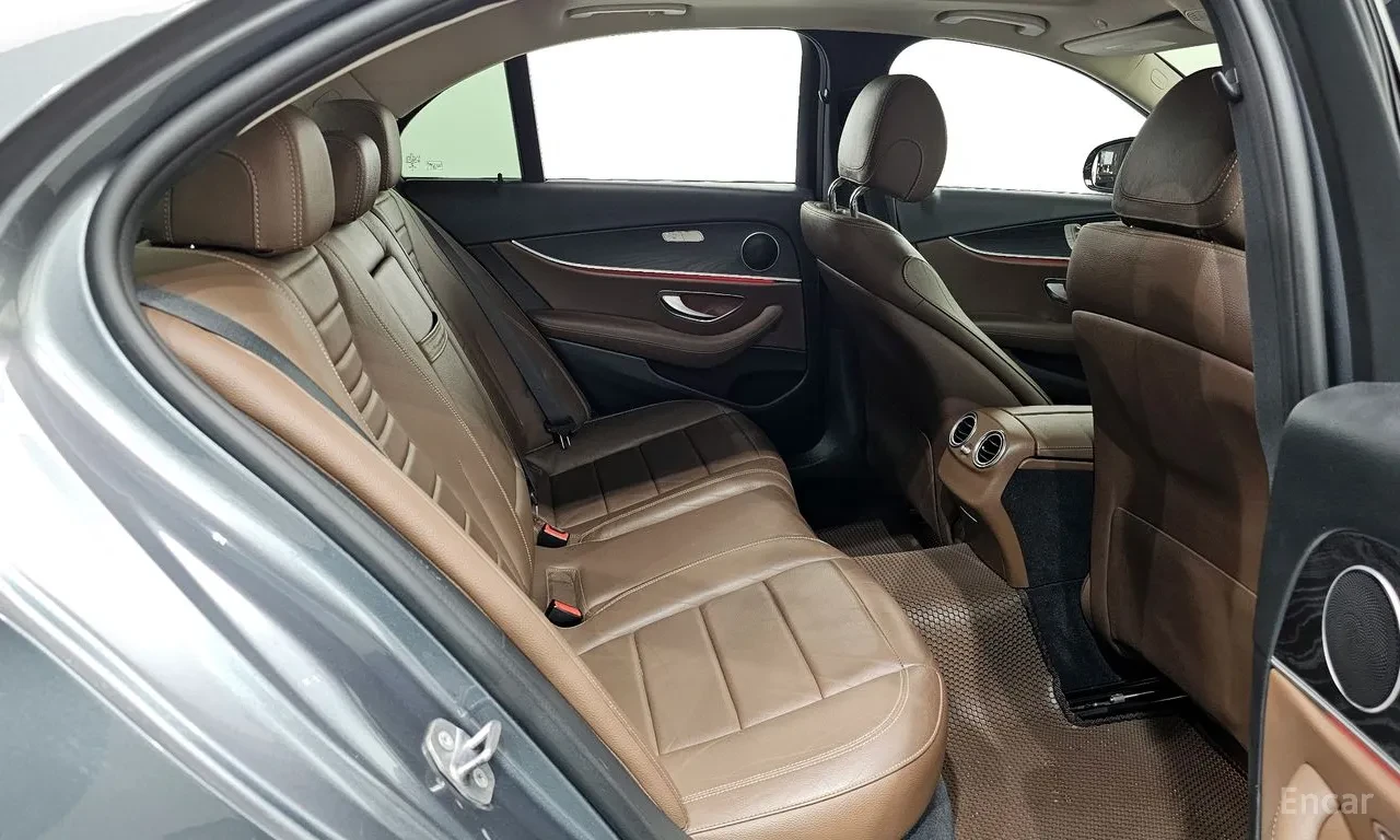 Mercedes-Benz E 220, снимка 11 - Автомобили и джипове - 54562460