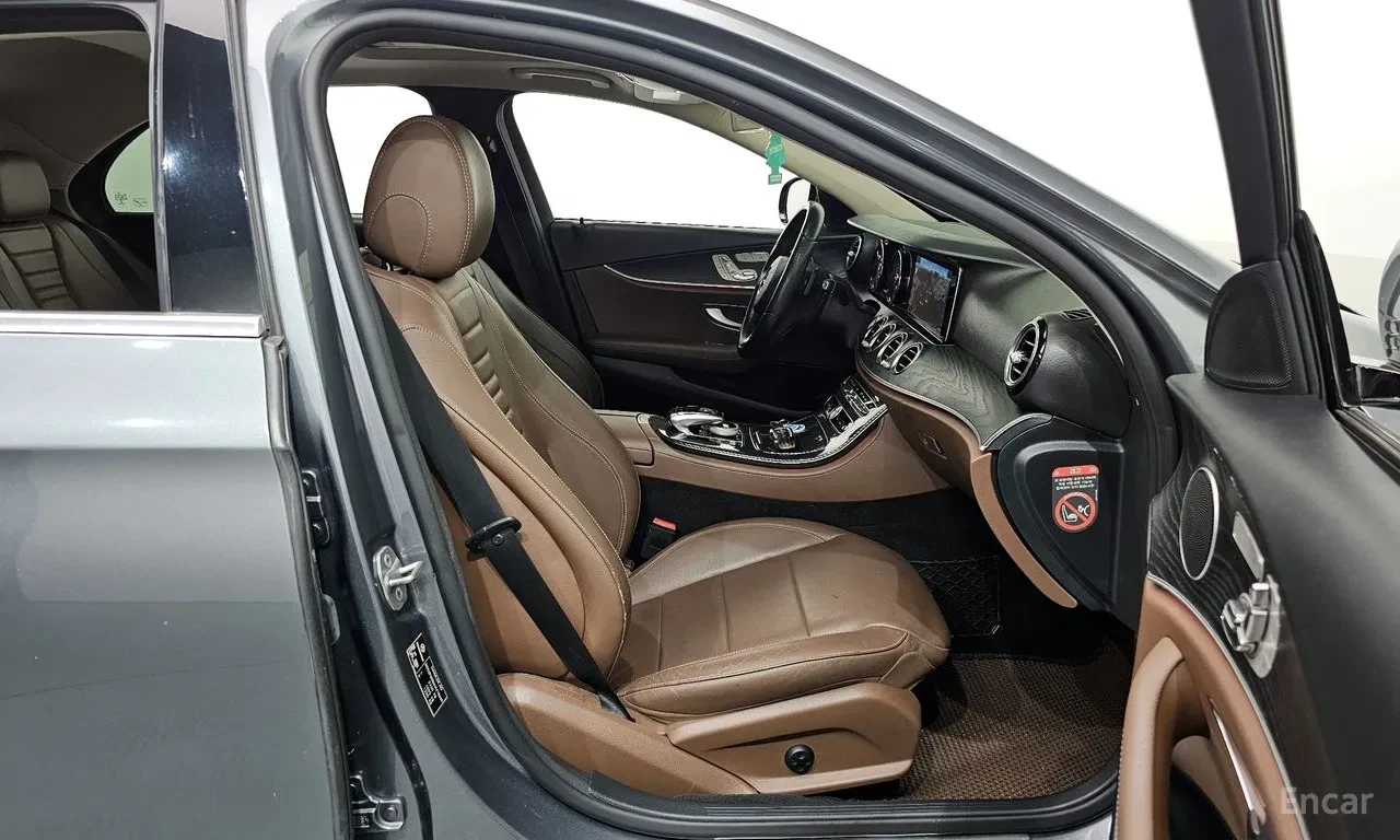 Mercedes-Benz E 220, снимка 10 - Автомобили и джипове - 54562460