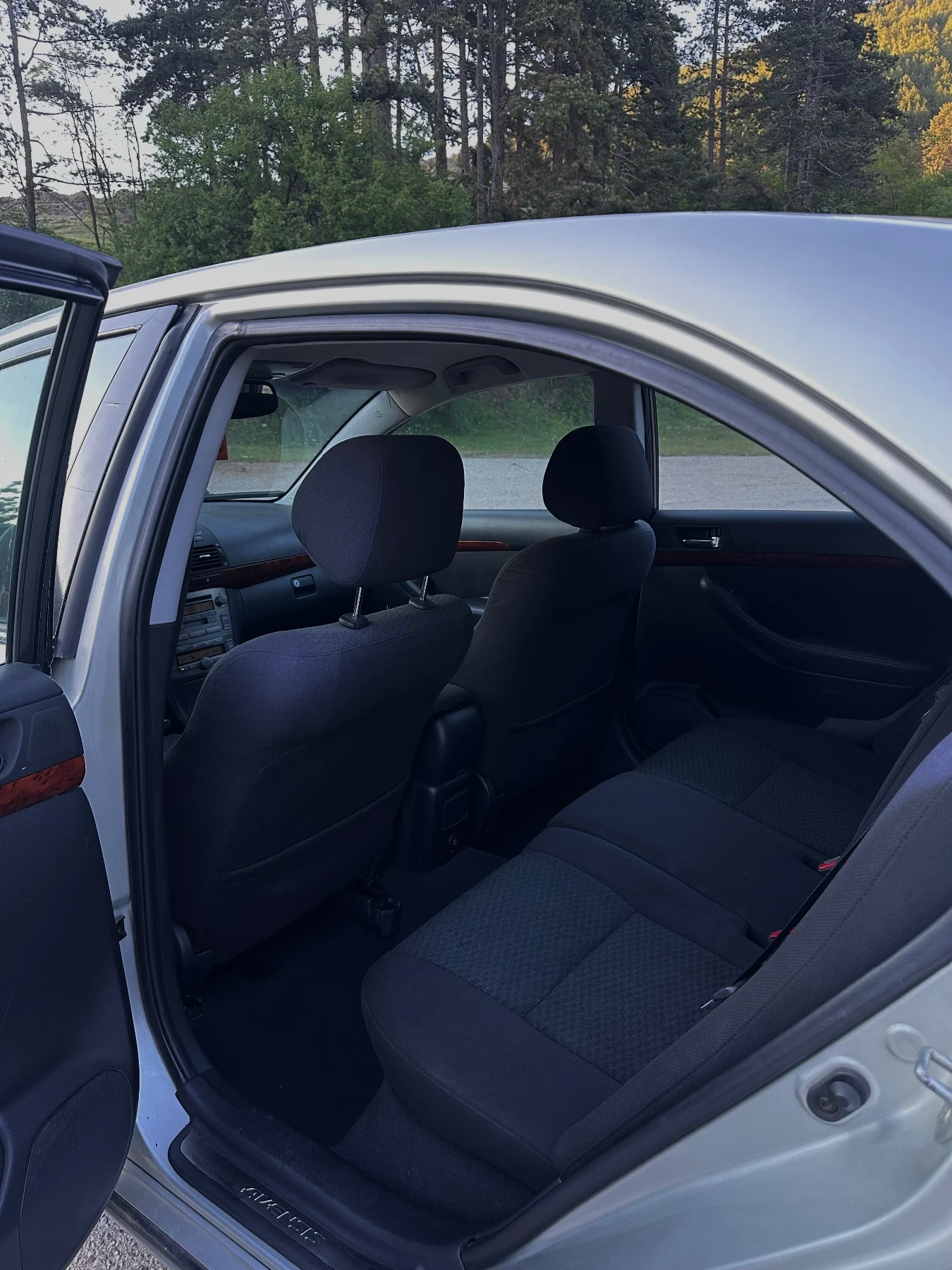 Toyota Avensis 2.0d, снимка 8 - Автомобили и джипове - 54598680