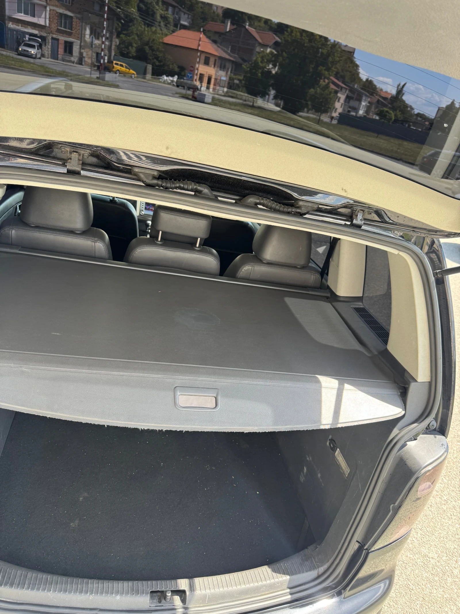 VW Touran, снимка 11 - Автомобили и джипове - 54682189