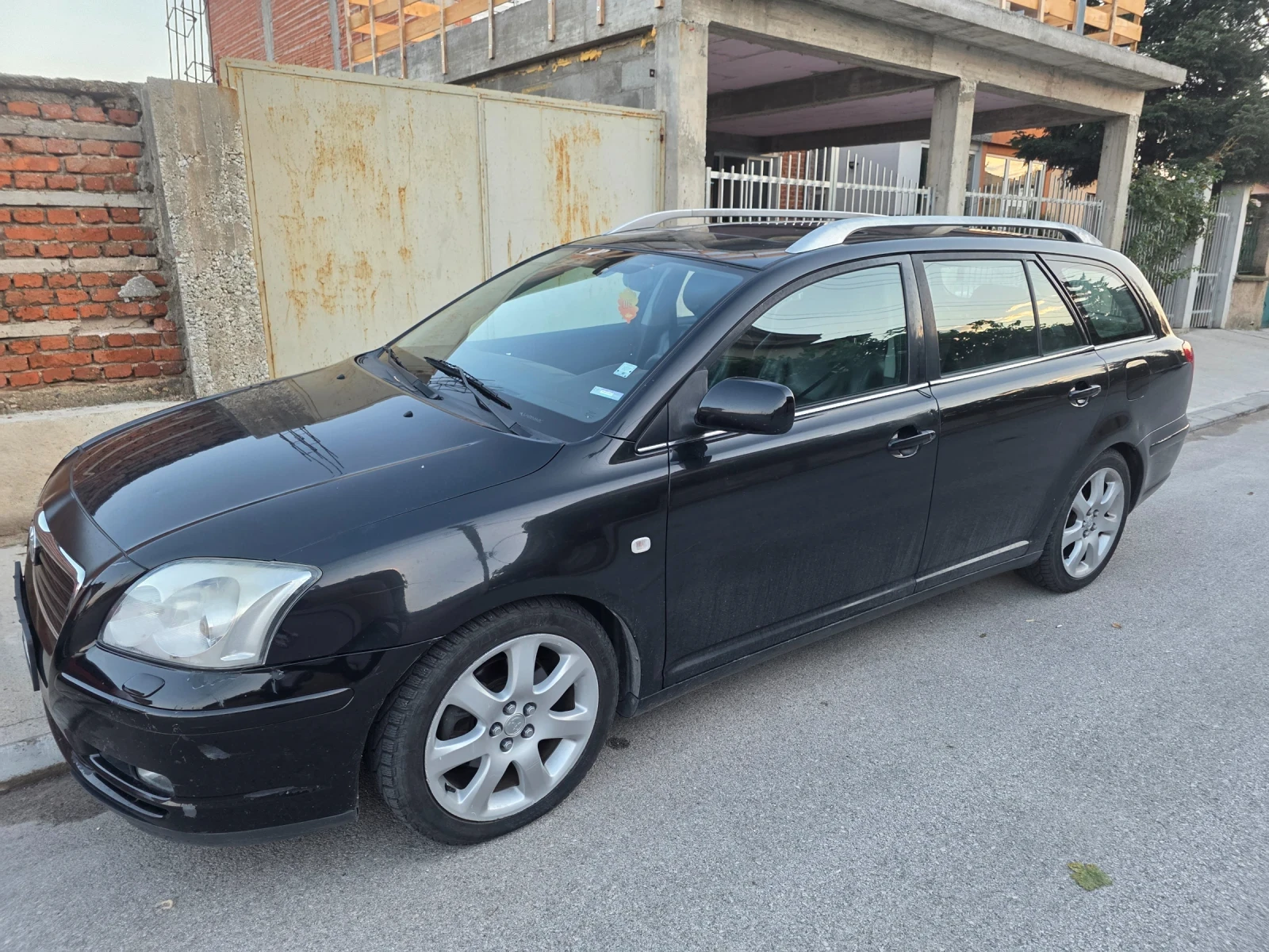 Toyota Avensis Комби, снимка 4 - Автомобили и джипове - 55617594