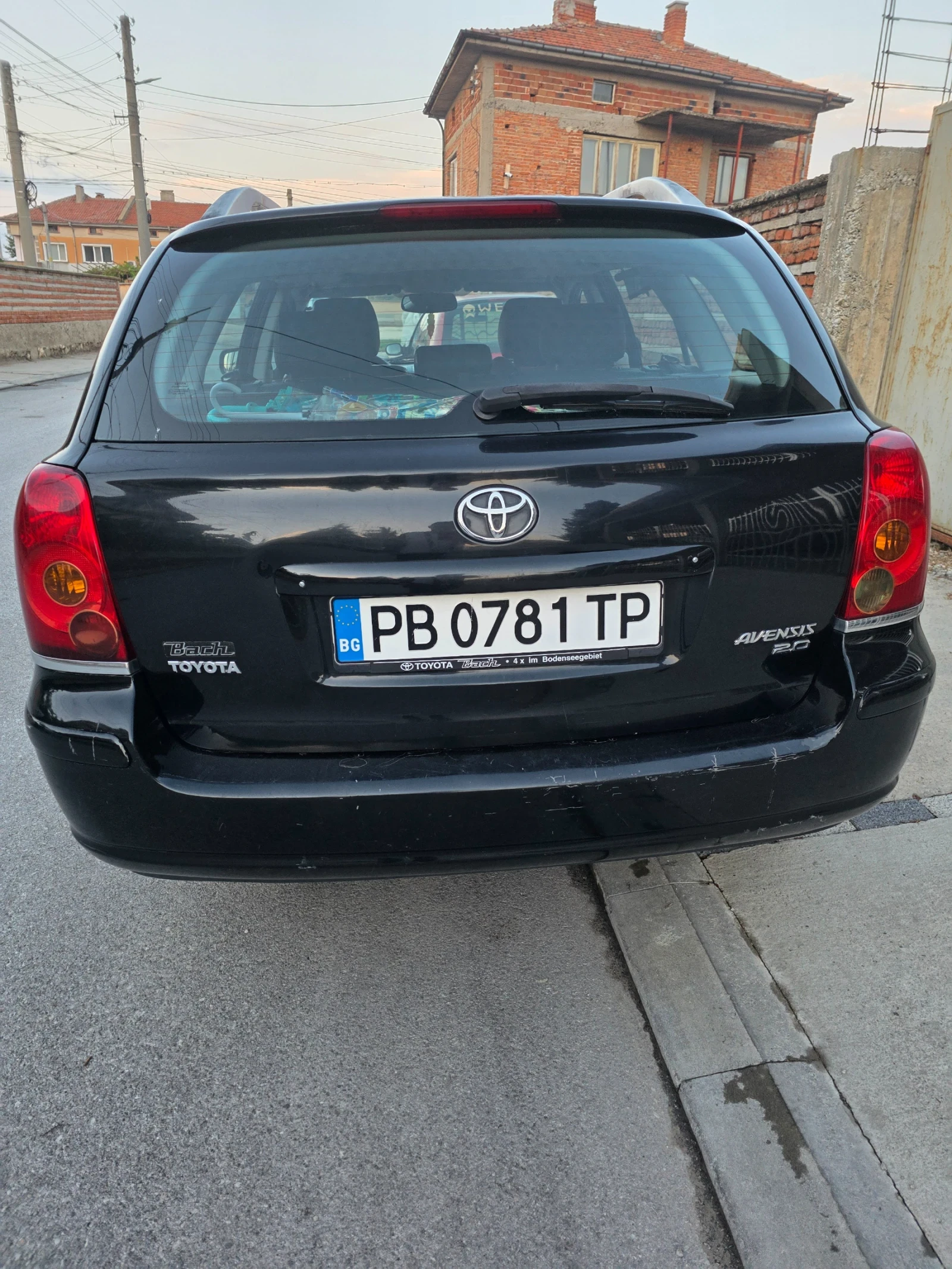 Toyota Avensis Комби, снимка 5 - Автомобили и джипове - 55617594