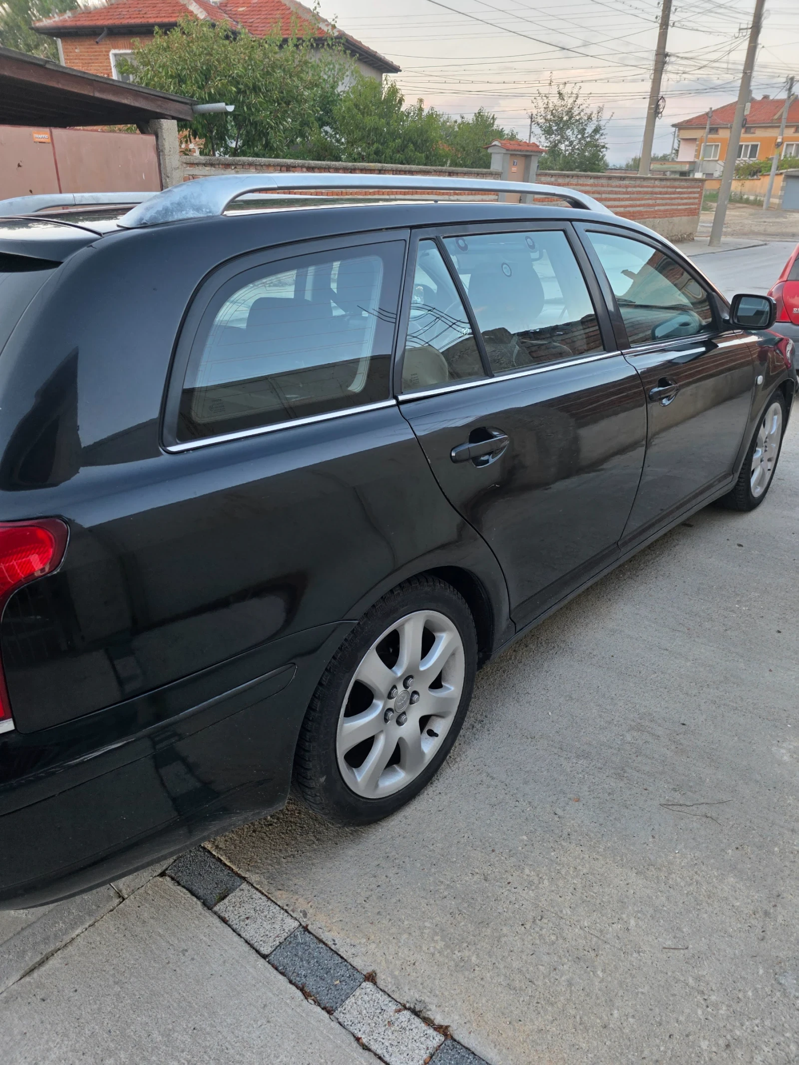 Toyota Avensis Комби, снимка 2 - Автомобили и джипове - 55617594