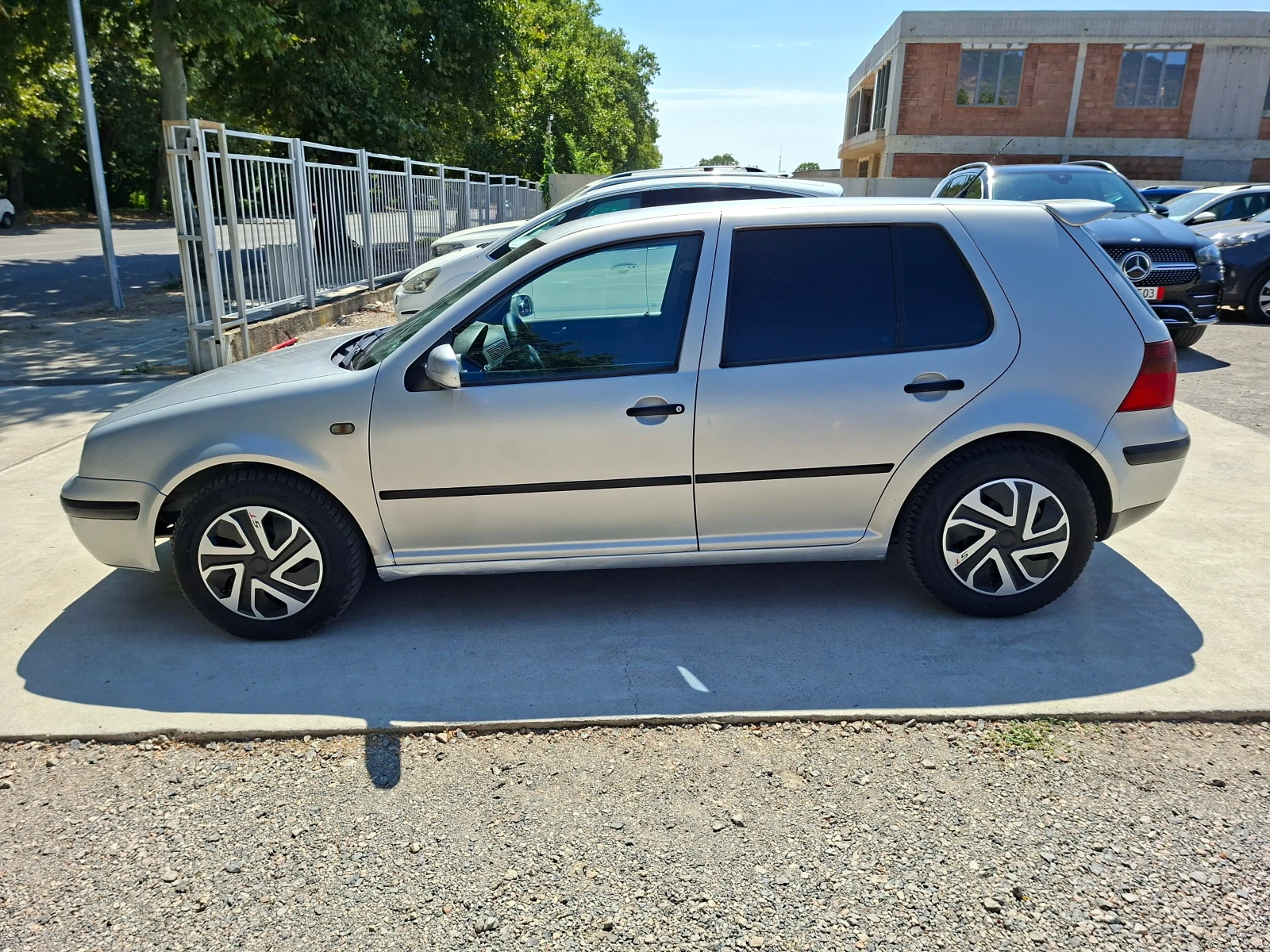 VW Golf 1.9/90KS, снимка 4 - Автомобили и джипове - 55723059