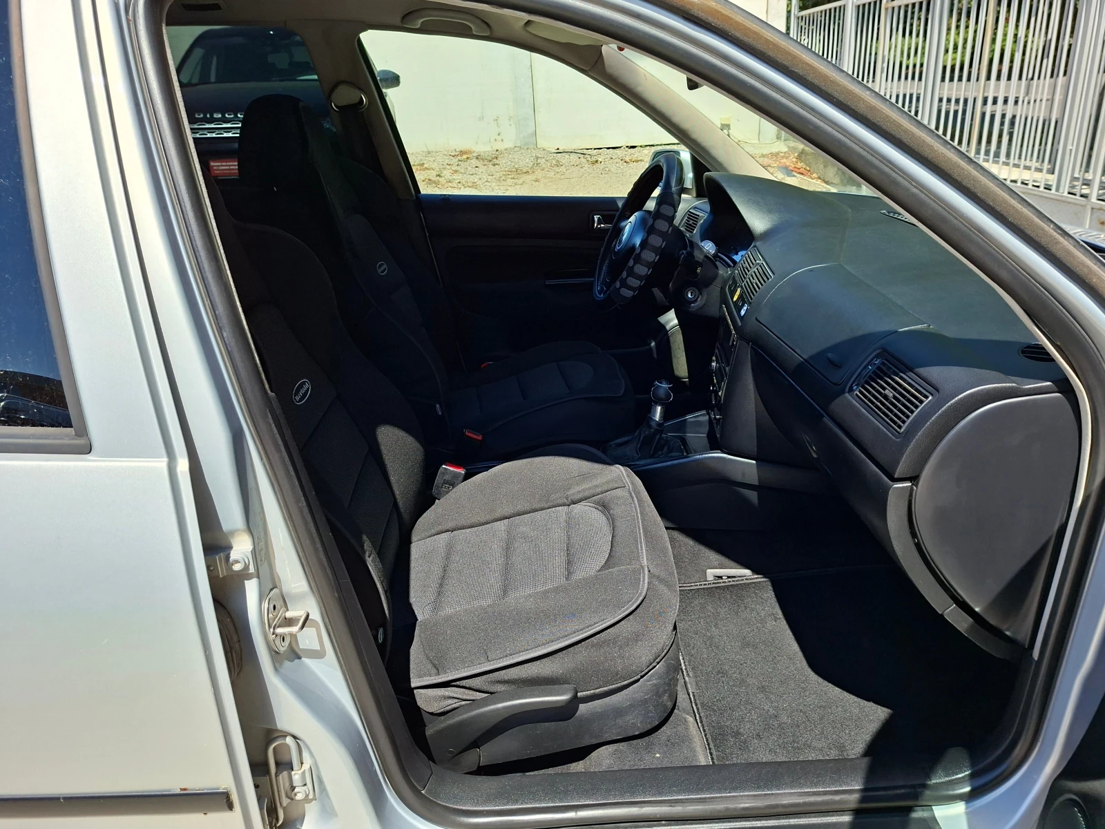 VW Golf 1.9/90KS, снимка 14 - Автомобили и джипове - 55723059