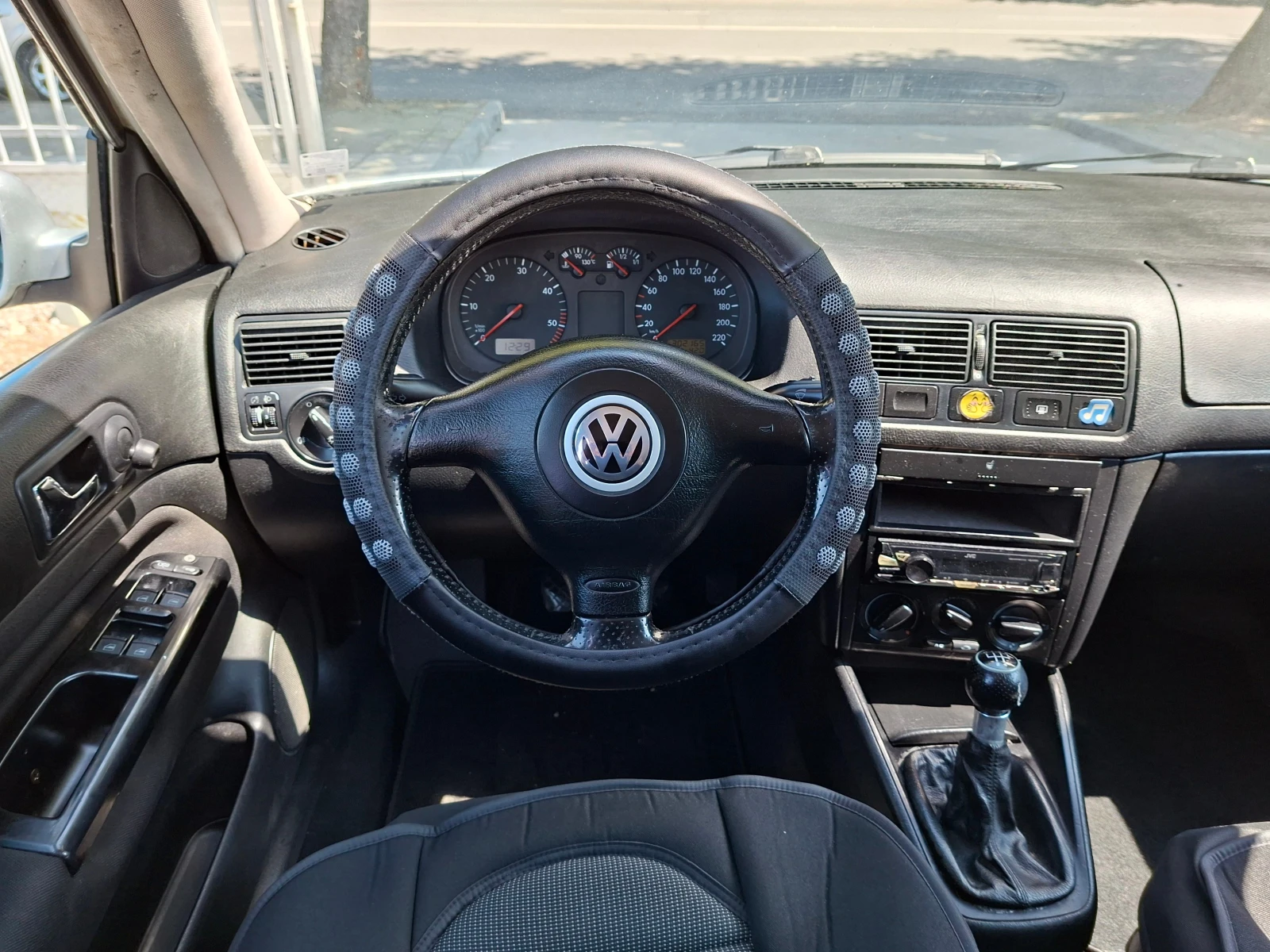 VW Golf 1.9/90KS, снимка 12 - Автомобили и джипове - 55723059