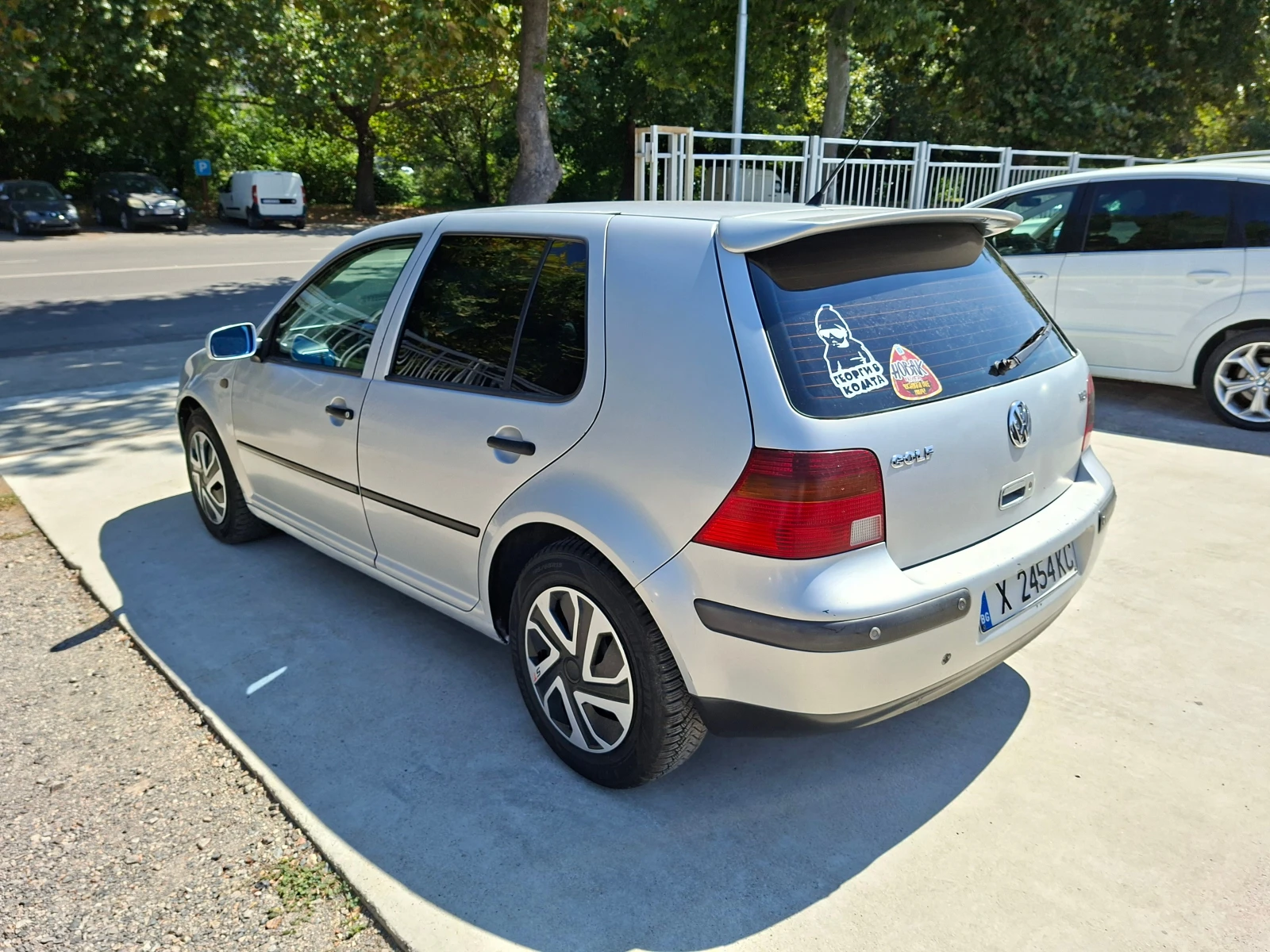 VW Golf 1.9/90KS, снимка 5 - Автомобили и джипове - 55723059