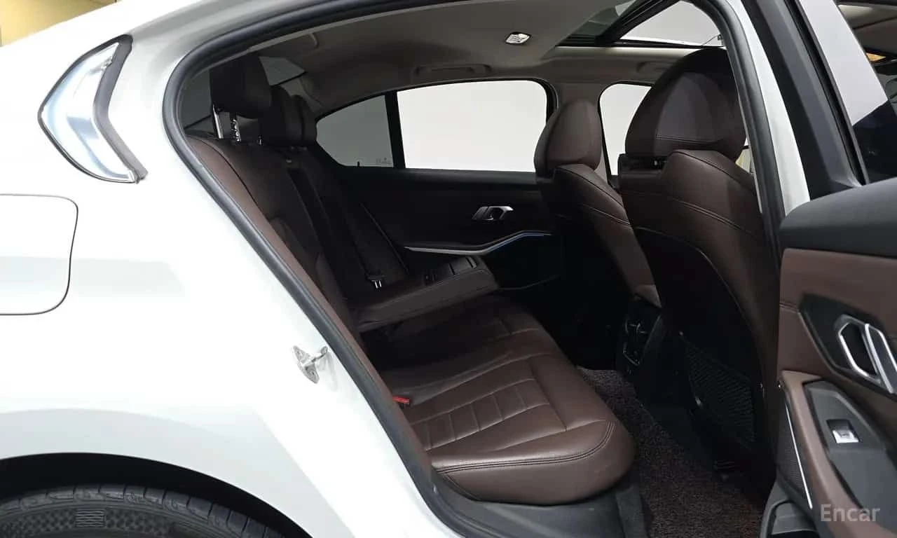 BMW 330 * 330e Luxury * ЦЕНА ДО БГ, снимка 12 - Автомобили и джипове - 55725399