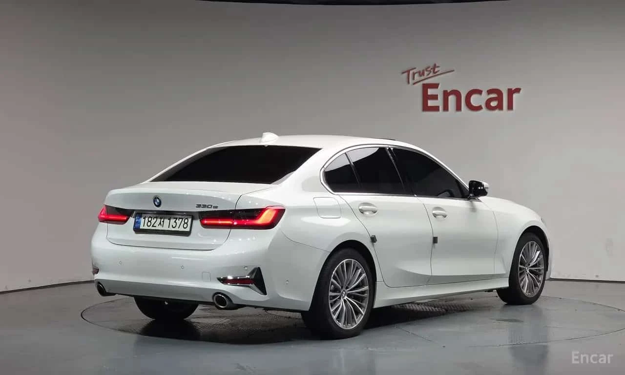 BMW 330 * 330e Luxury * ЦЕНА ДО БГ, снимка 2 - Автомобили и джипове - 55725399