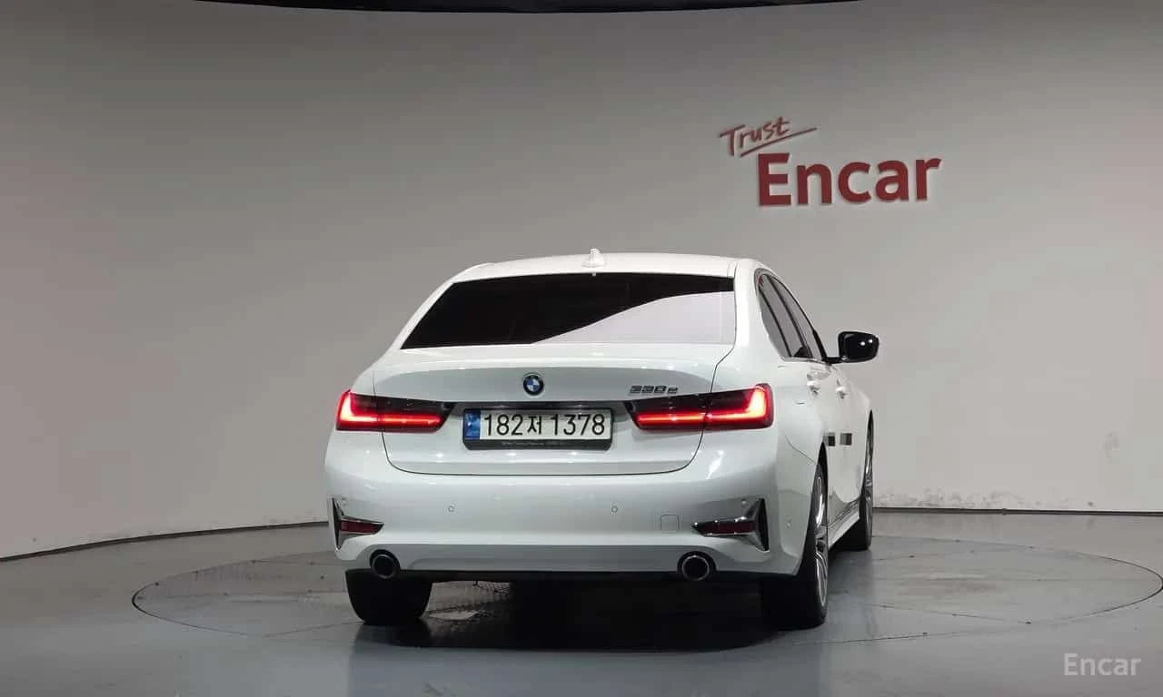 BMW 330 * 330e Luxury * ЦЕНА ДО БГ, снимка 4 - Автомобили и джипове - 55725399