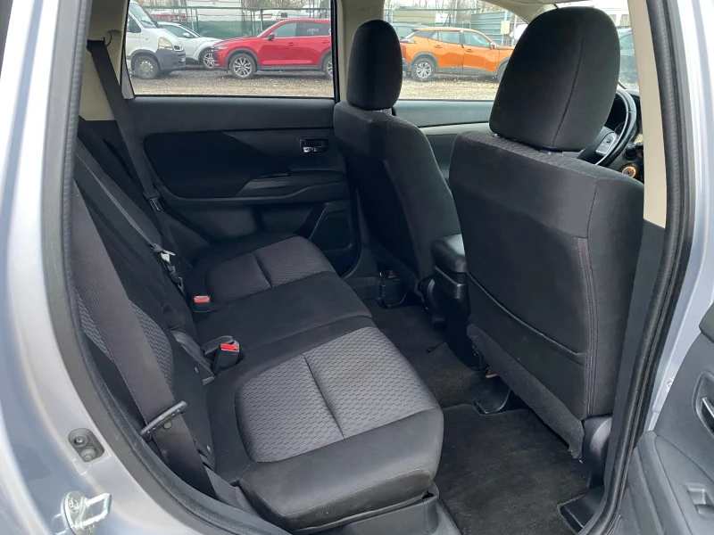Mitsubishi Outlander 2.4i* 4x4* automatic, снимка 7 - Автомобили и джипове - 51829473