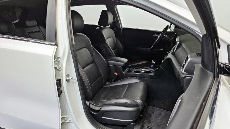Kia Sportage 2.0 2WD PRESTIGE , снимка 9 - Автомобили и джипове - 52462502