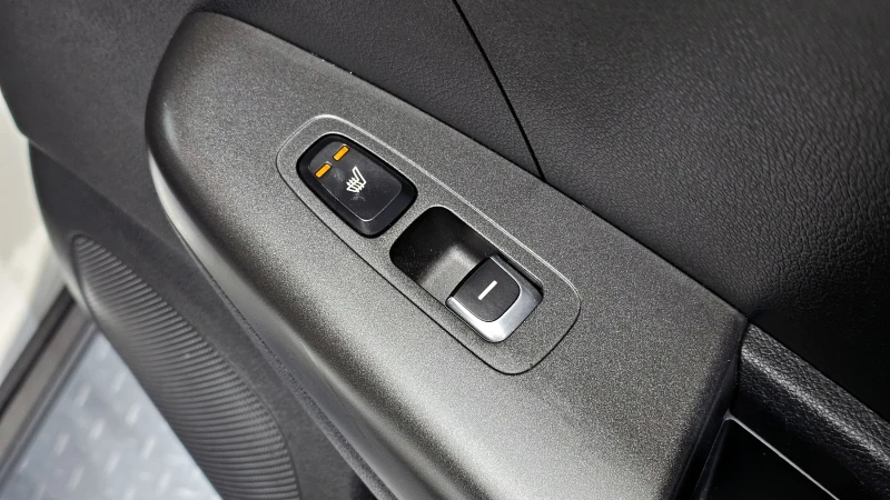 Kia Sportage 2.0 2WD PRESTIGE , снимка 17 - Автомобили и джипове - 52462502