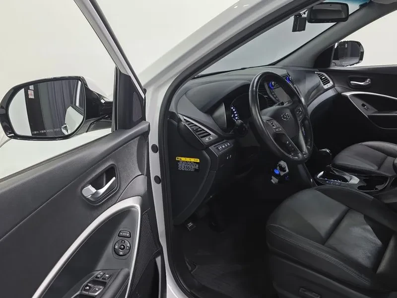 Hyundai Santa fe Diesel 2.0 2Wd Premium, снимка 11 - Автомобили и джипове - 56000699