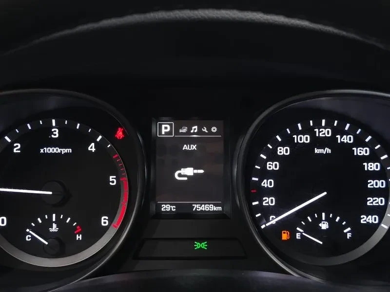 Hyundai Santa fe Diesel 2.0 2Wd Premium, снимка 8 - Автомобили и джипове - 56000699