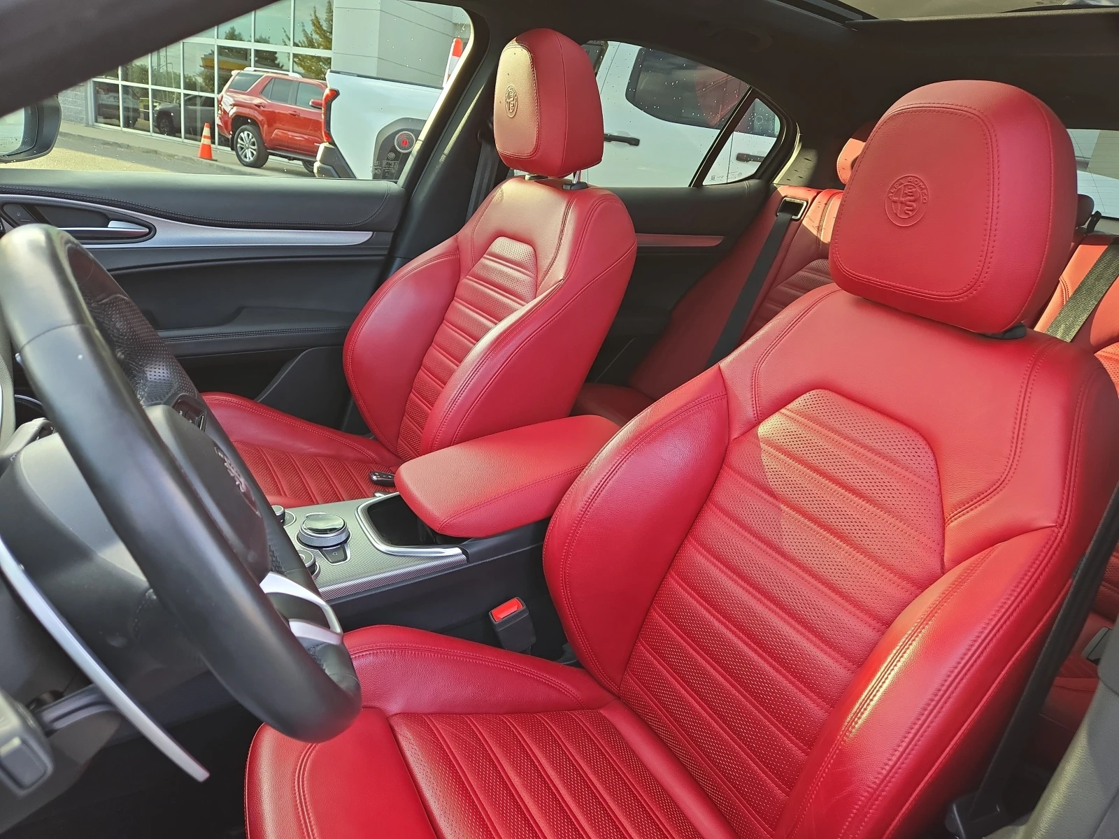 Alfa Romeo Stelvio Veloce* CARFAX* АВТОФИНАНСИРАНЕ* Цена до България* - изображение 9