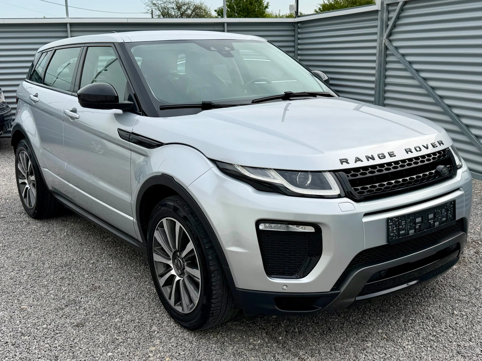 Land Rover Range Rover Evoque Facelift! Топ състояние!, снимка 2 - Автомобили и джипове - 54467952