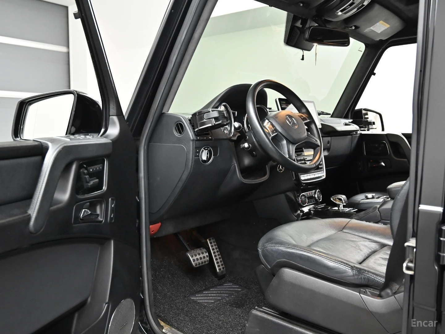 Mercedes-Benz G 350 BlueTEC* МАСАЖИ* КОЖА* ОБДУХВ* НАВИ* ПАНО* , снимка 11 - Автомобили и джипове - 55594528