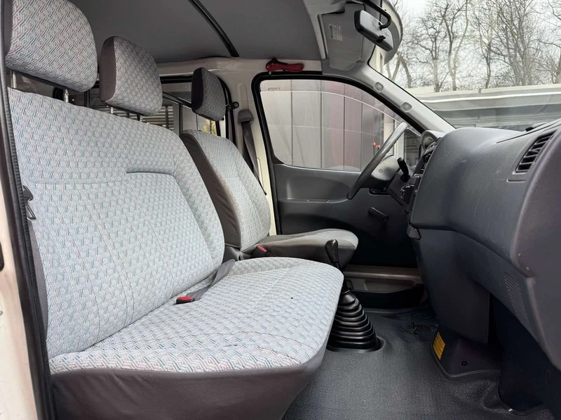 Toyota Hiace D-4D, снимка 13 - Бусове и автобуси - 53149690
