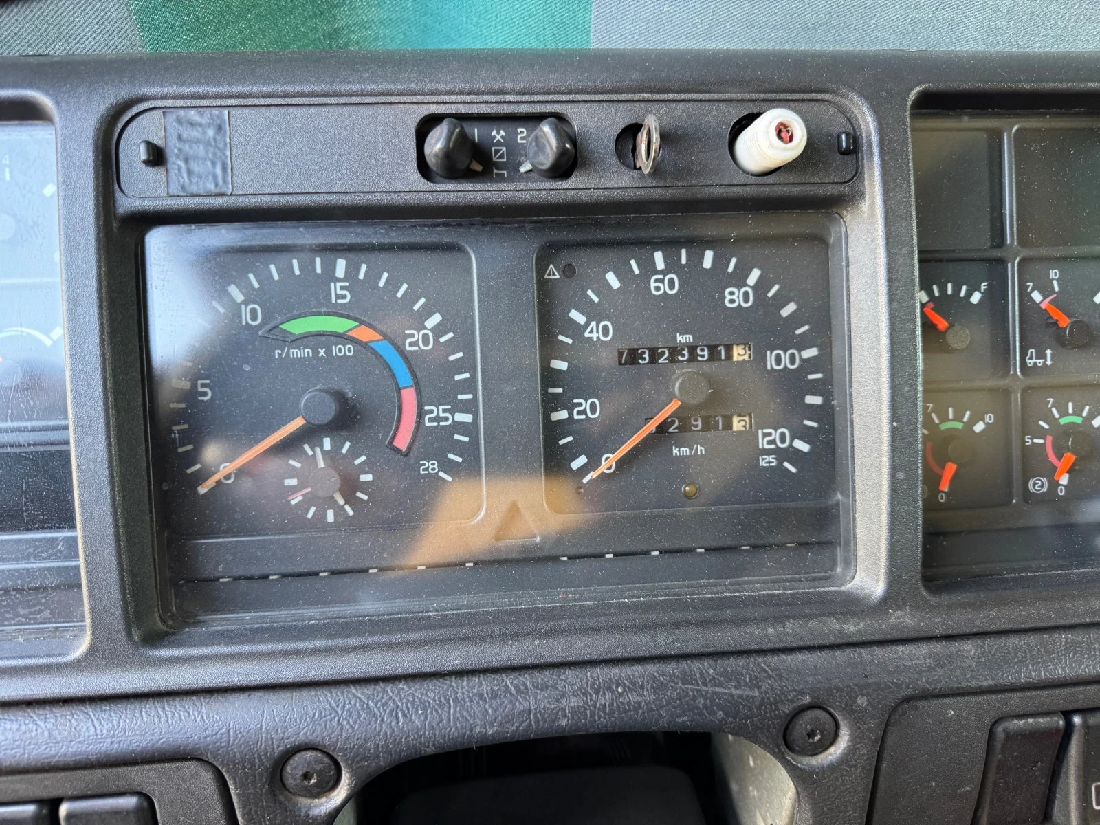 Volvo F12, снимка 5 - Камиони - 55050297