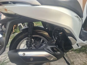 Обява за продажба на Honda Sh Уникално запазен 150i 2015г.ABS старт стоп система ~2 799 лв. - изображение 1