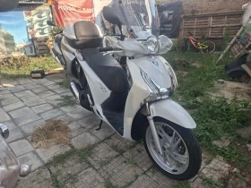 Обява за продажба на Honda Sh Уникално запазен 150i 2015г.ABS старт стоп система ~2 799 лв. - изображение 1