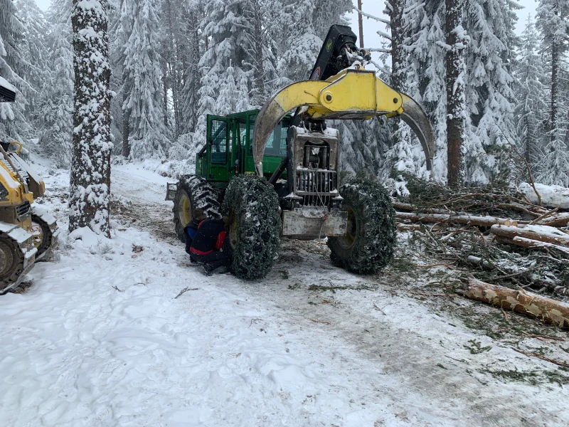 Специализирани машини Машини за дърводобив John Deer - 648G , снимка 1 - Селскостопанска техника - 47999103