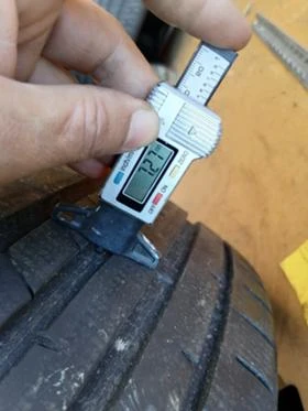 Гуми Зимни 225/40R18, снимка 4