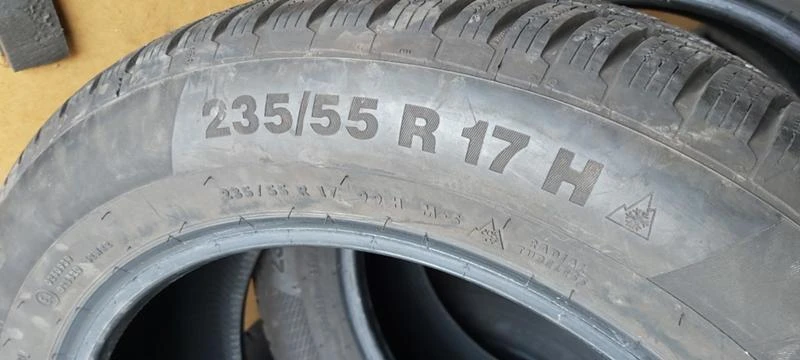 Гуми Зимни 235/55R17, снимка 7 - Гуми и джанти - 32571991